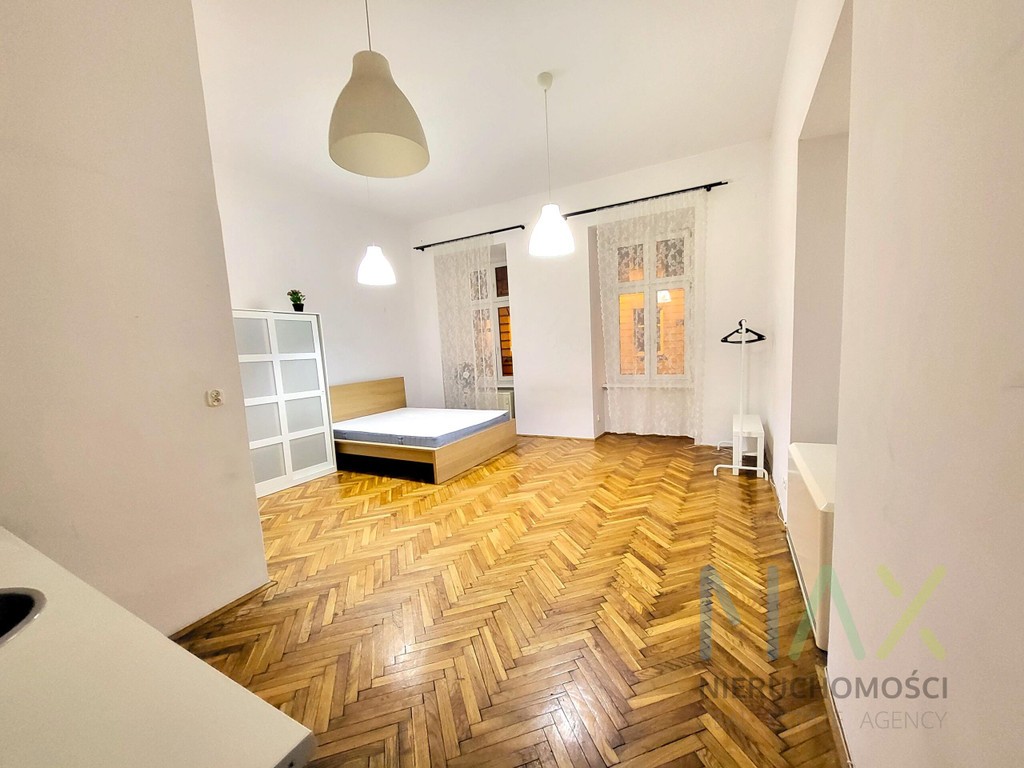 Przestronna Słoneczna kawalerka, blisko Galerii Krakowskiej - Widok 2