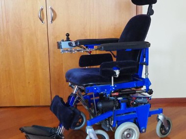 Wózek inwalidzki elektryczny wielofunkcyjny z windą-1