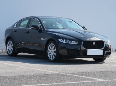 Jaguar XE I , Salon Polska, Serwis ASO, 177 KM, Automat, Skóra, Navi,-1