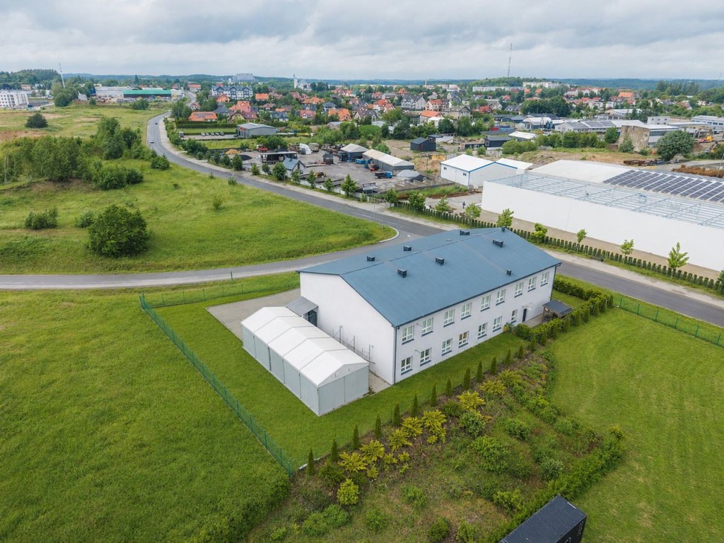 Hala produkcyjno‑magazynowa z biurami i mieszkanie - Widok 3