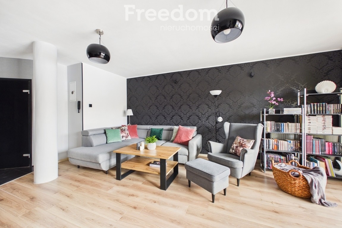 Komfortowe 60 m² z dużym balkonem.
