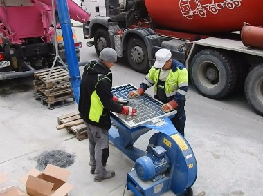 Dozownik zbrojenia rozproszonego betonu - pneumatyczny - Dekor-1