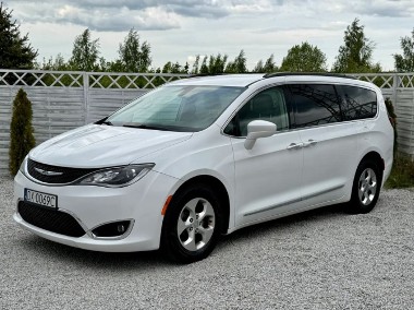 Chrysler Pacifica-1