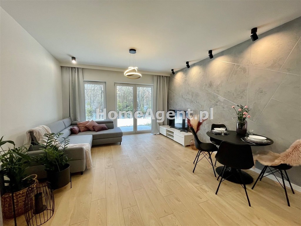 NOWY PIĘKNIE URZĄDZONY APARTAMENT Z OGRÓDKIEM! - Widok 2