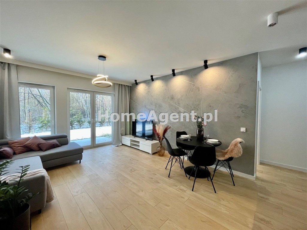 NOWY PIĘKNIE URZĄDZONY APARTAMENT Z OGRÓDKIEM! - Widok 3