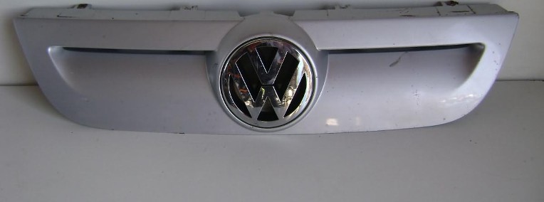 VW POLO IV - GRILL-1