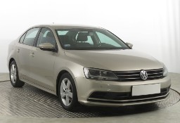 Volkswagen Jetta VI , Salon Polska, Klima, Parktronic, Podgrzewane siedzienia