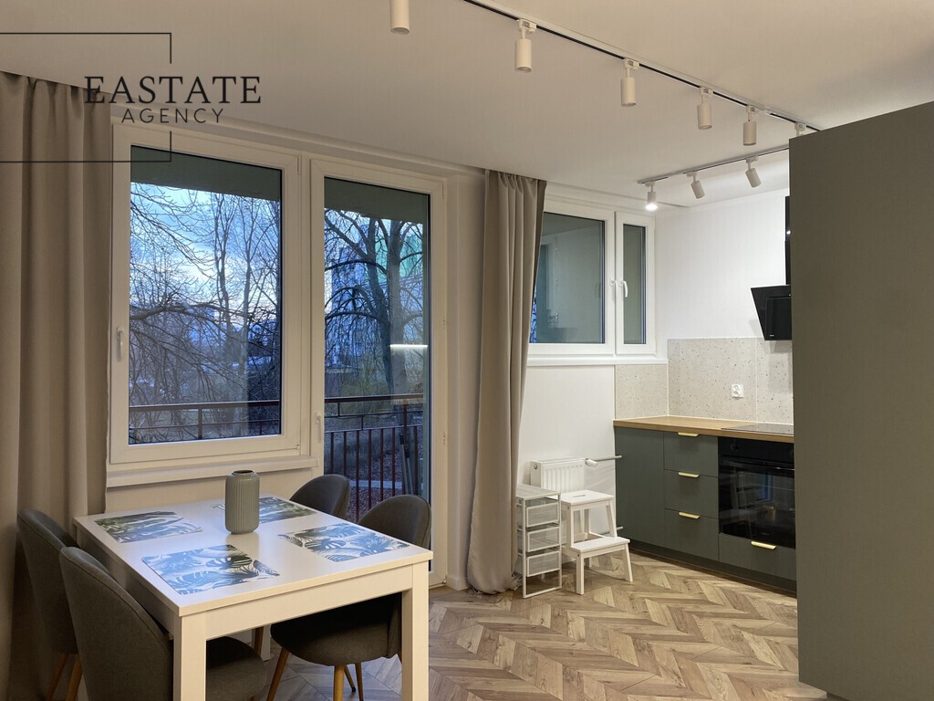 Saska Kępa, Balkon, Blisko komunikacji - Widok 2