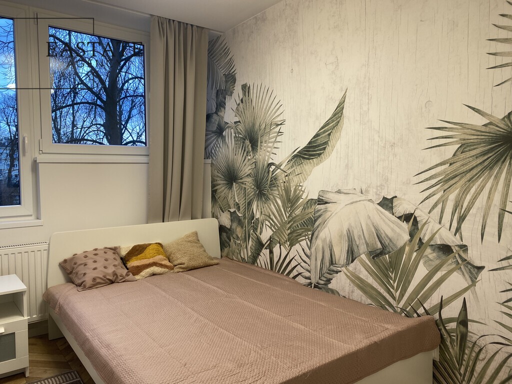 Saska Kępa, Balkon, Blisko komunikacji - Więcej