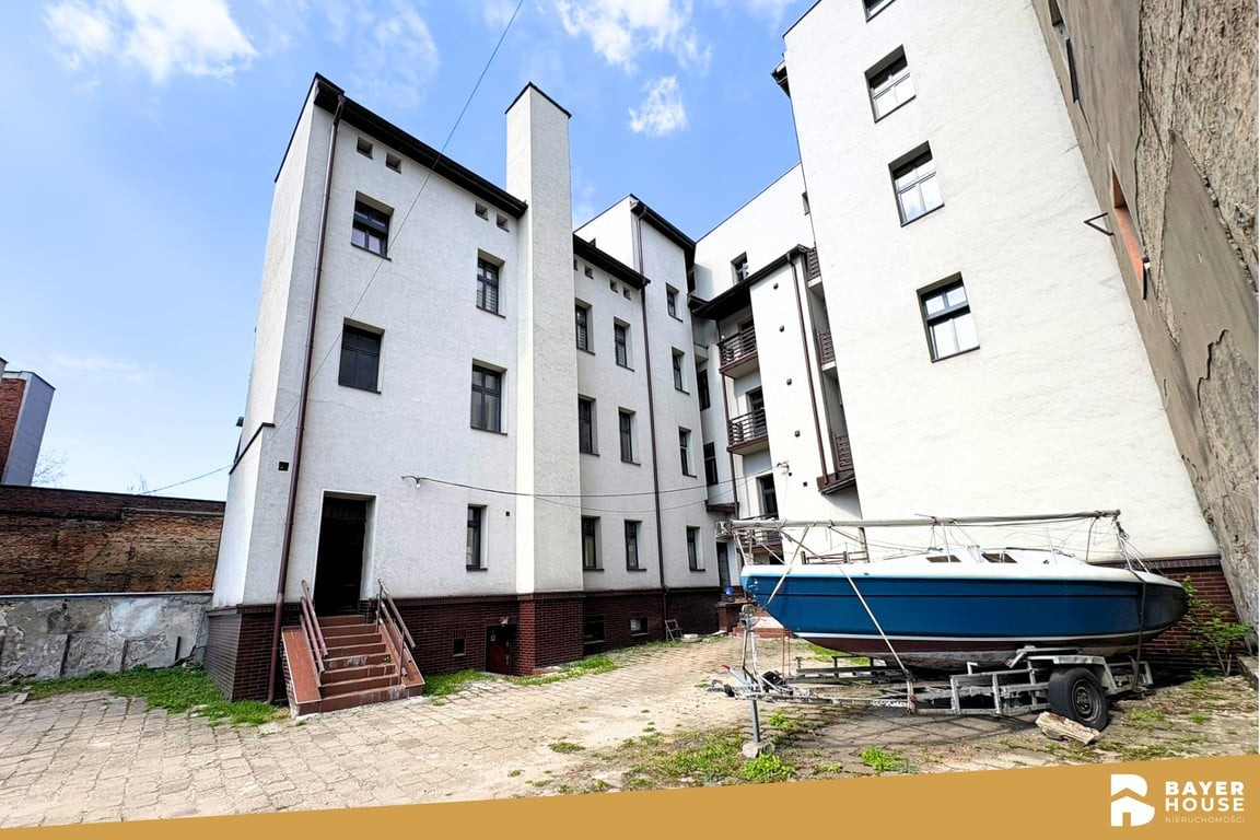 cała oficyna kamienicy | 2 mieszkania | pryw. klatka | pryw. parking - Widok 2