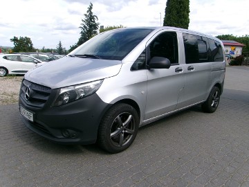 8 Osobowy Sprowadzony Zarejestrowany  Automat  4x4
