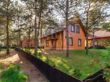 <p>Ośrodek wypoczynkowy w lesie, nad jeziorem</p>-1