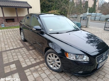 Sprzedam zadbane Volvo S40 rocznik 2012 grudzień wersja R-design-1