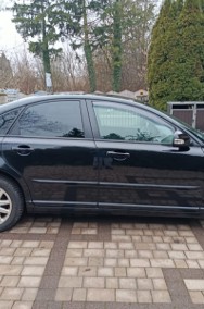 Sprzedam zadbane Volvo S40 rocznik 2012 grudzień wersja R-design-2