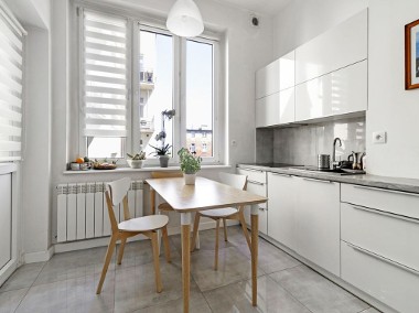 Apartament w modernistycznej kamienicy z windą-1