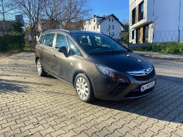 Opel Zafira C Bezwypadkowy Hak ładny zadbany EURO 6
