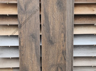 Stopnica na schody drewnopodobna 120x30 płytki podłogowe Guardian walnut CERRAD-1