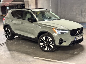 Volvo XC40 B5 Ultimate 4x4 skóry HarmanK panorama 360 asystent jazdy