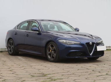 Alfa Romeo Giulia , Salon Polska, Serwis ASO, Automat, Skóra, Navi, Xenon,-1