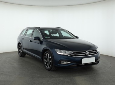 Volkswagen Passat B8 , Salon Polska, Serwis ASO, Automat, VAT 23%, Klimatronic,-1