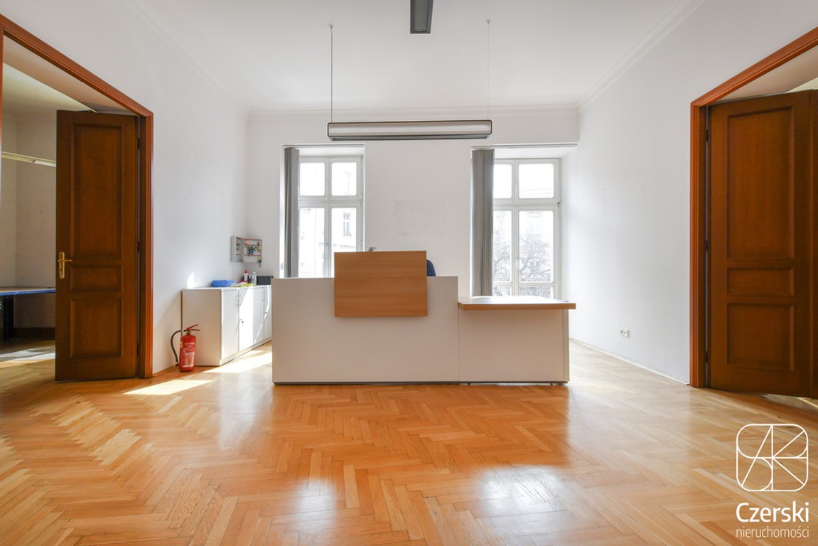 Całe piętro kamienicy 234 m² ul. Długa - Więcej