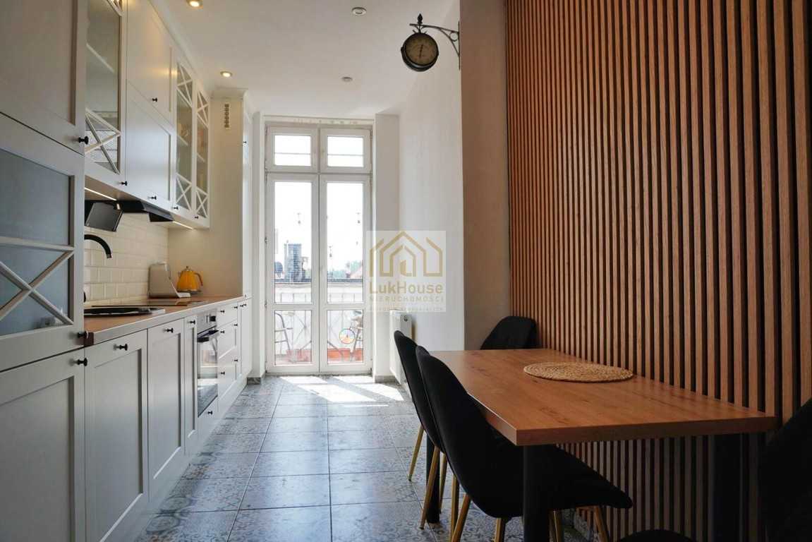 PRZESTRONNE 3 POKOJOWE MIESZKANIE W SERCU BYTOMIA - 90M2