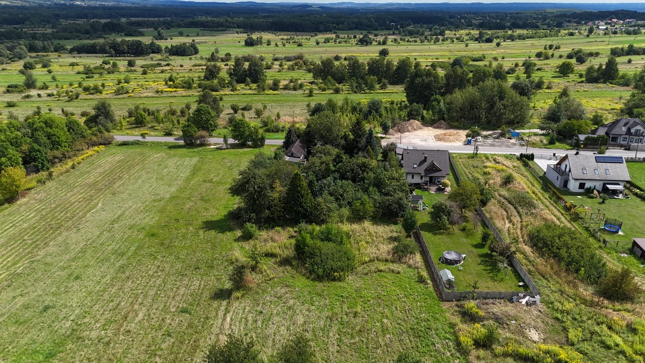 KAMERALNY DOMEK W MALOWNICZEJ OKOLICY Z OGROMNĄ DZIAŁKĄ 8000M KW!
