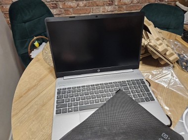 Laptop HP 255 G9 15.6" IPS R5-5625U-1