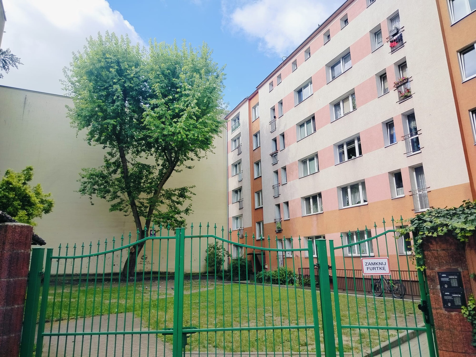 Okazja! Trzy pokoje, ścisłe centrum, wysoki parter, gotowe do zamieszkania! Bezpośrednio. - Widok 2