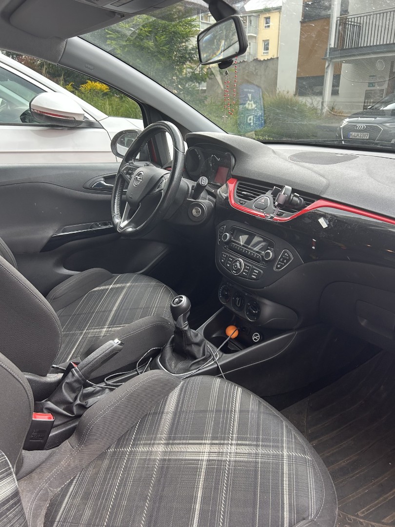 Opel Corsa E Auto zakupione i używane w Niemczech. Bardzo dobry stan techniczny.