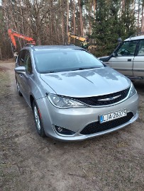 Chrysler Pacifica 2018 r. bezwypadkowy 8 osób 