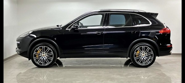 zakupiony w salonie Porsche Warszawa