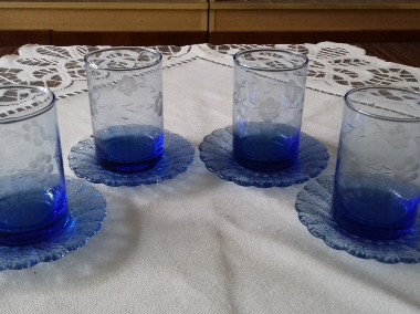 Szklanki z niebieskiego szkła ze szlifem, Vintage, do sprzedania-1