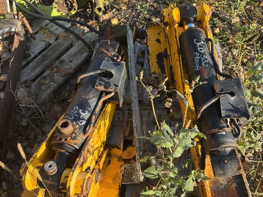 JCB 535 - łapy podpory siłownik-1