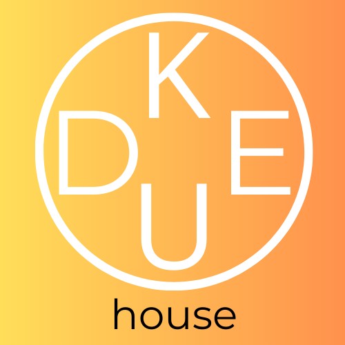 Logo "DEKU House" Nieruchomości